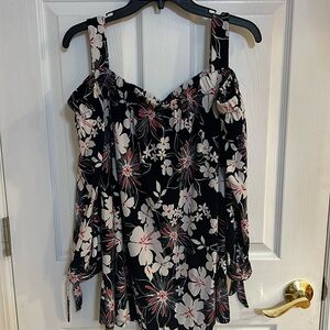 Avenue blouse in size 18/20 blue, white and red3/4 sleeve cold shoulder